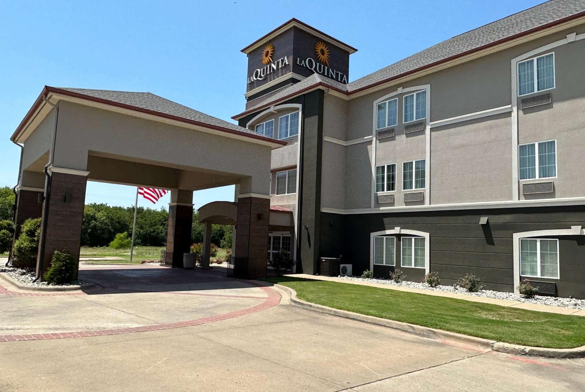La Quinta By Wyndham Sulphur Springs Exterior photo